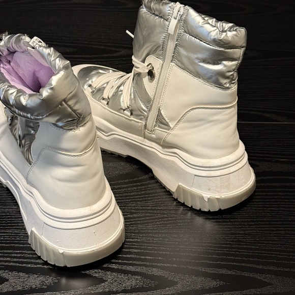 Metallic silver boots size 11 (women’s) - Picture 5 of 6